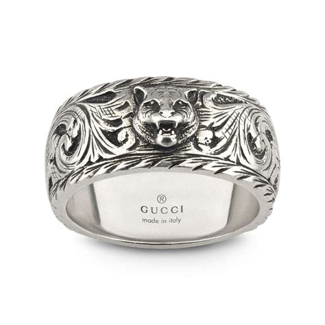 thin silver ring with feline head gucci